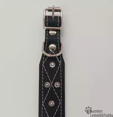 Nahkapanta strasseilla ja koristetikkauksilla. - Koiran nahkapannat - 39701 - 2