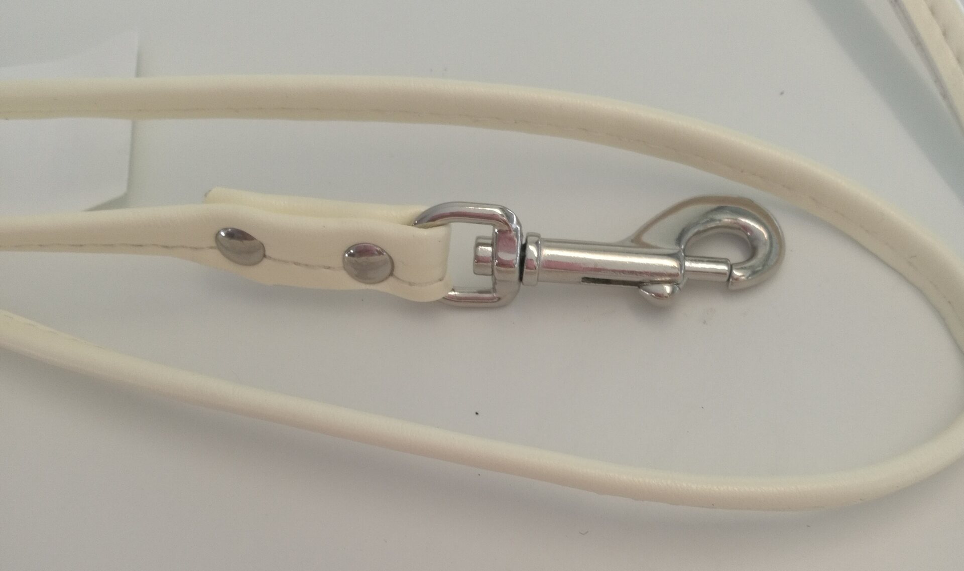 Nahkanasta Pyöreä pastellitalutin Kerma